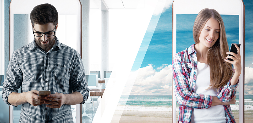 Mann und Frau schreiben am Handy – erste Nachricht nach der Kontaktsperre